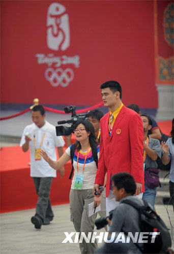 7月27日,中国国家篮球队队员姚明进入现场。当