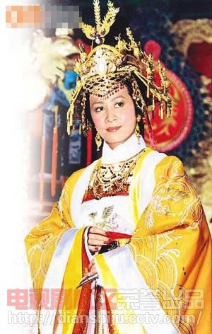 当时,她非常喜欢台湾女星潘迎紫主演的电视剧《一代女皇武则天》,也就