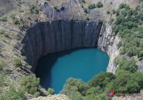 南非金伯利钻石矿坑
