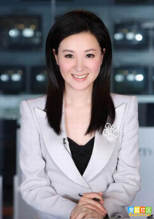 深圳卫视女主持人图片